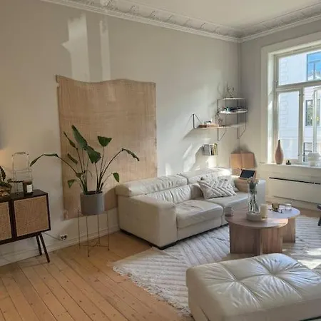 Super In Heart Of Apartment